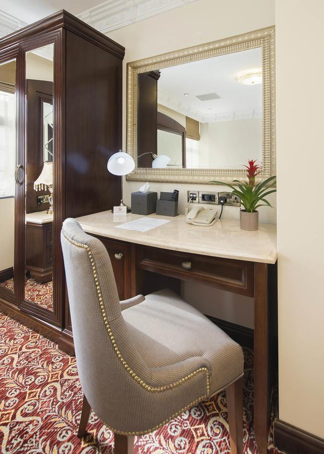 ザ ジョージ ストリート ホテル オックスフォード エクステリア 写真 A dressing table