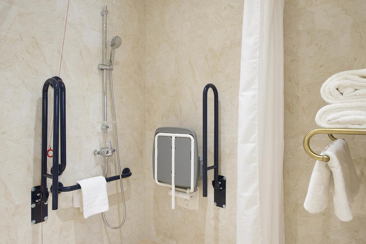 ザ ジョージ ストリート ホテル オックスフォード エクステリア 写真 Disabled shower facilities