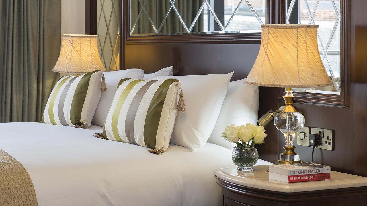 ザ ジョージ ストリート ホテル オックスフォード エクステリア 写真 A bedroom at The Imperial