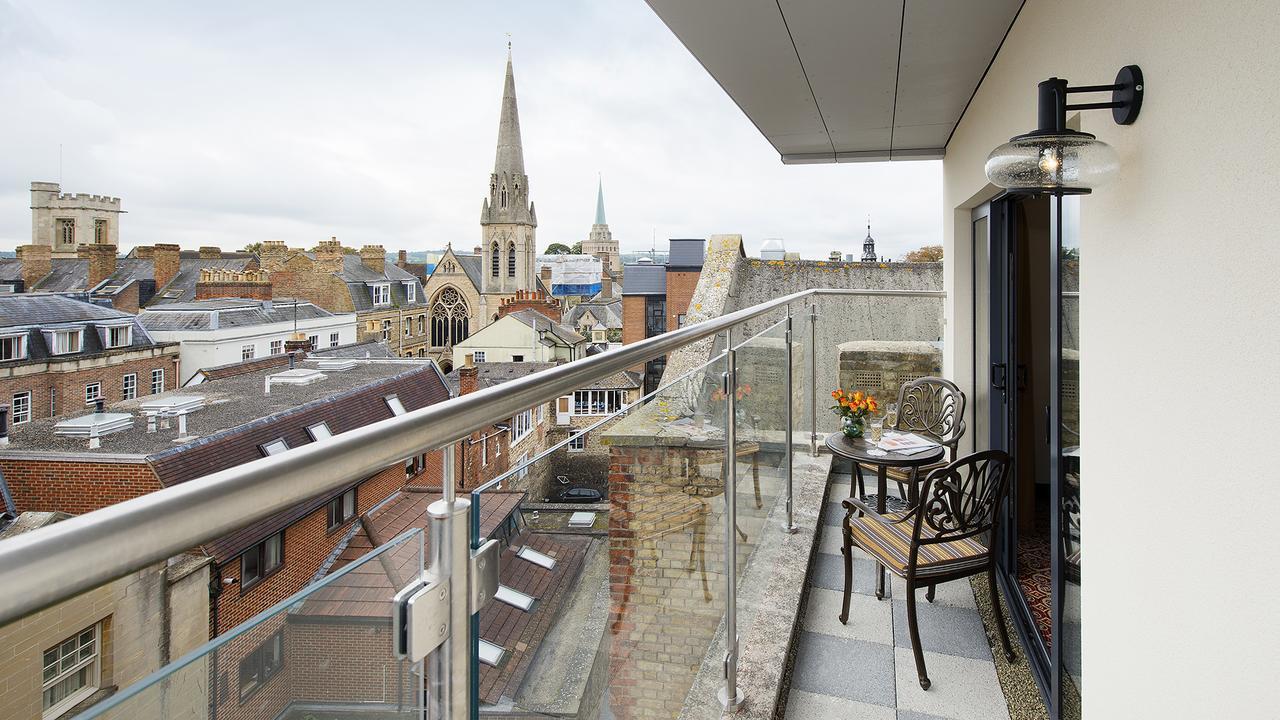 ザ ジョージ ストリート ホテル オックスフォード エクステリア 写真 A balcony in a residential apartment
