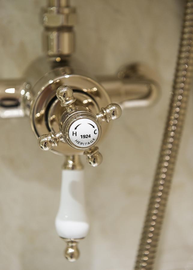 ザ ジョージ ストリート ホテル オックスフォード エクステリア 写真 Heritage bathroom fittings