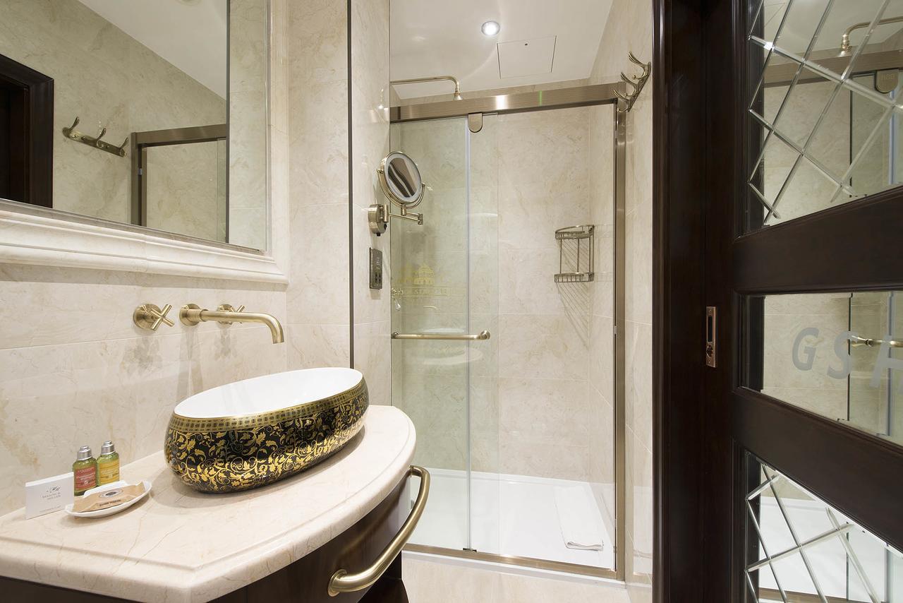 ザ ジョージ ストリート ホテル オックスフォード エクステリア 写真 A shower enclosure